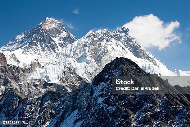 Photo libre de droit de Vue De Haut De Leverest Depuis Rhode Island De Gokyo banque d'images et plus d'images libres de droit de Asie