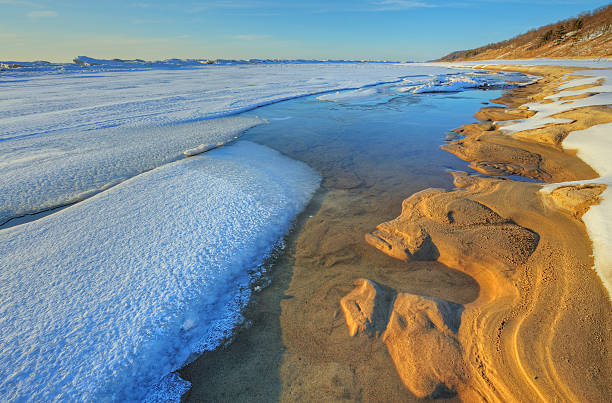 istock Winter Shore Lake Michigan 178529577