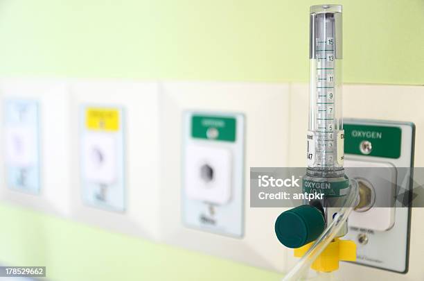 Oxygen Gauge Stock Photo - Download Image Now - Medical Oxygen Equipment, Oxygen, Oxygen Tube