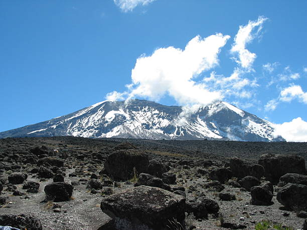 Las nubes de Kilimanjaro - foto de stock