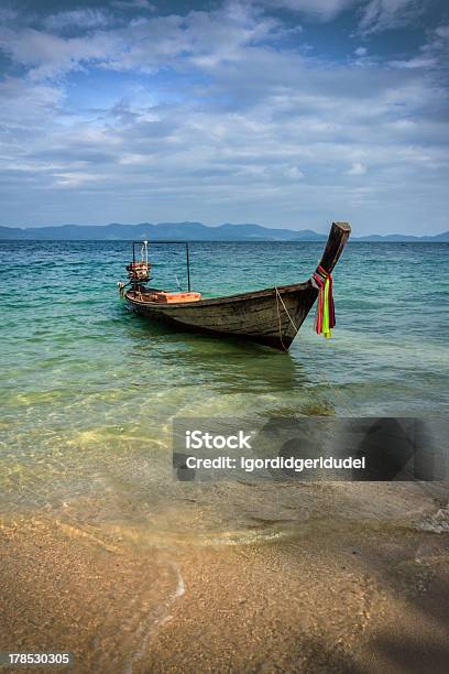 Asiatisches Langboot Nahe Phuket Thailand Stockfoto und mehr Bilder von Abenteuer - Abenteuer, Andamanensee, Asiatisches Langboot