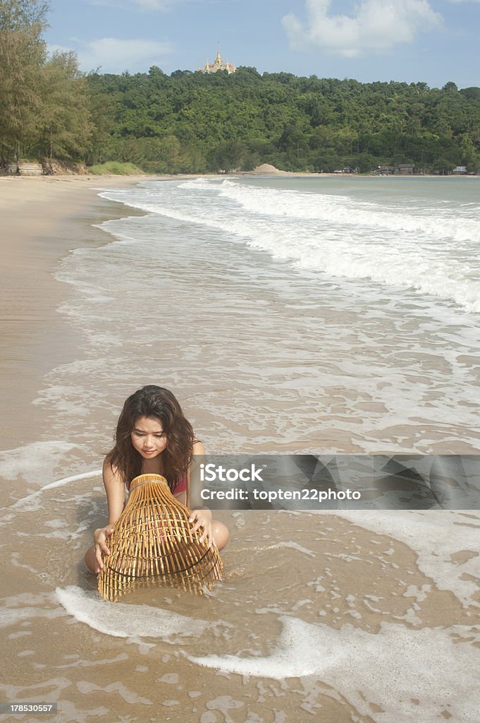 Linda mulher asiática joyfully na praia. - Royalty-free Adulto Foto de stock