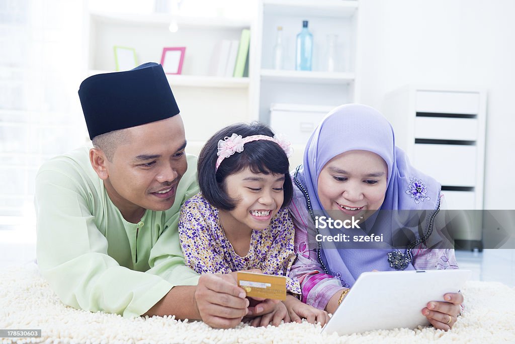 Familia del sudeste asiático - Foto de stock de Arabia libre de derechos