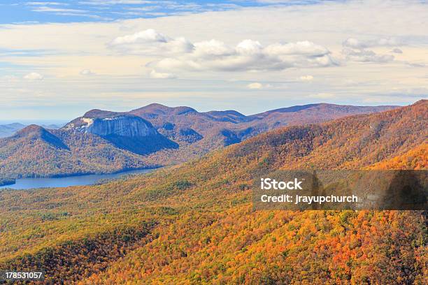 Vista De Tabela De Cabeça De César Rock - Fotografias de stock e mais imagens de Greenville - Carolina do Sul - Greenville - Carolina do Sul, Montanha, Carolina do Sul