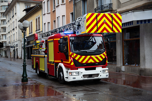 French fire truck equipped with an automatic pivoting ladder.