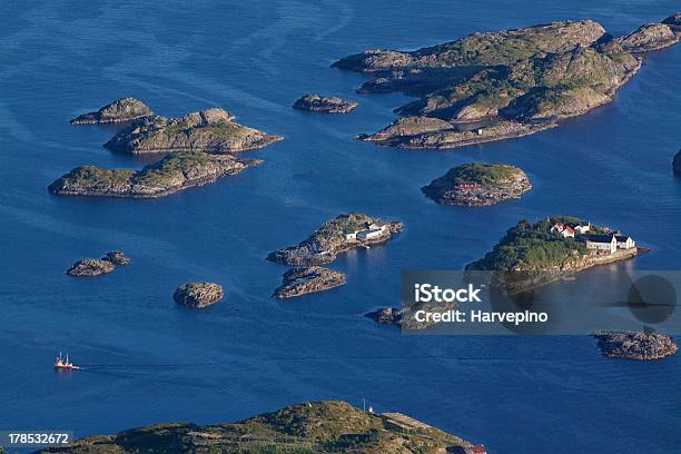 Los Islotes En Lofoten Foto de stock y más banco de imágenes de Aire libre - Aire libre, Austvagoy, Barco pesquero