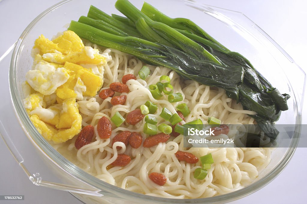 Uova Pasta in contenitore in vetro - Foto stock royalty-free di Alimentazione sana