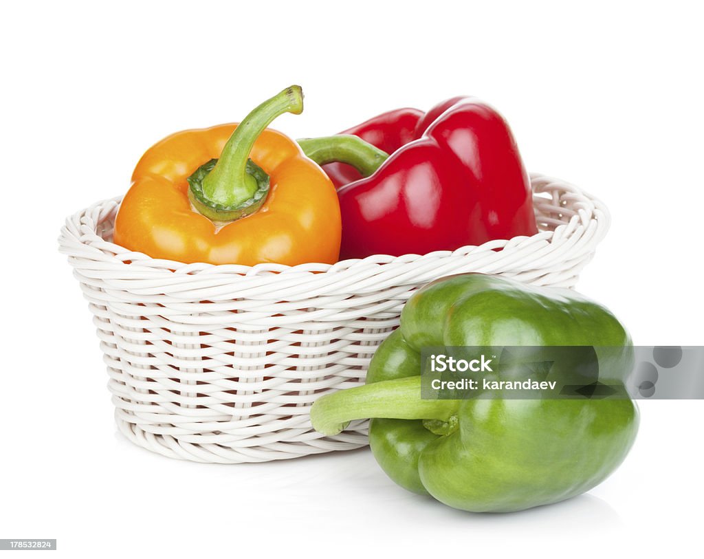 Verde, rojo, naranja y pimientos - Foto de stock de Alimento libre de derechos