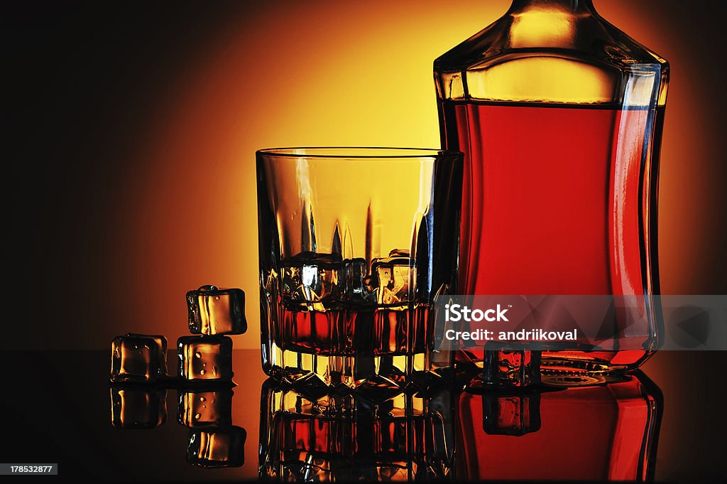 Виски и льда - Стоковые фото Виски роялти-фри