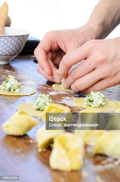 Photo libre de droit de Des Raviolis Faits À La Main banque d'images et plus d'images libres de droit de Activité - Activité, Aliment, Aliment cru