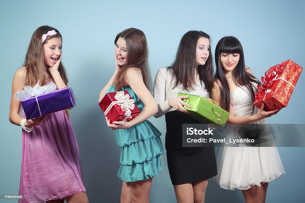 Grupo de menina feliz com presentes. - Foto de stock de Adulto royalty-free