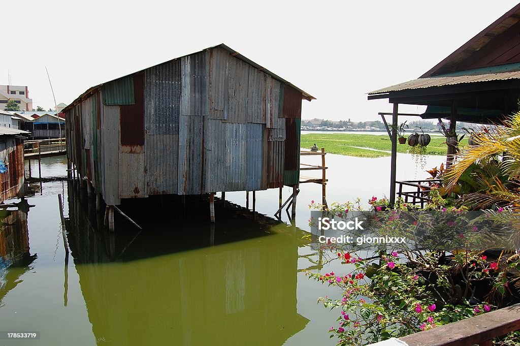 Pile abitazioni su Boeung Kak Lago di Phnom Penh, Cambogia - Foto stock royalty-free di Palude