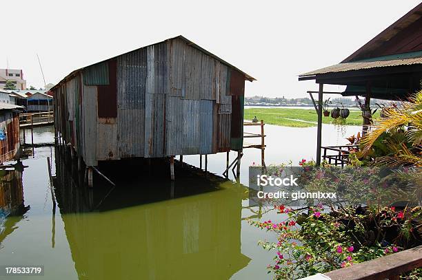 Pile Abitazioni Su Boeung Kak Lago Di Phnom Penh Cambogia - Fotografie stock e altre immagini di Palude