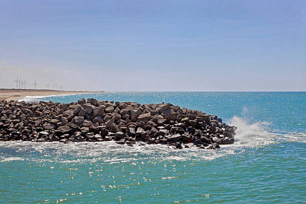 umweltbewussten dwarka küste - horizontal landscape coastline gujarat stock-fotos und bilder