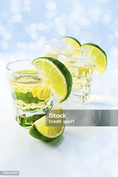 Foto de Tequila Com Limão e mais fotos de stock de Amarelo - Amarelo, Azul, Bebida