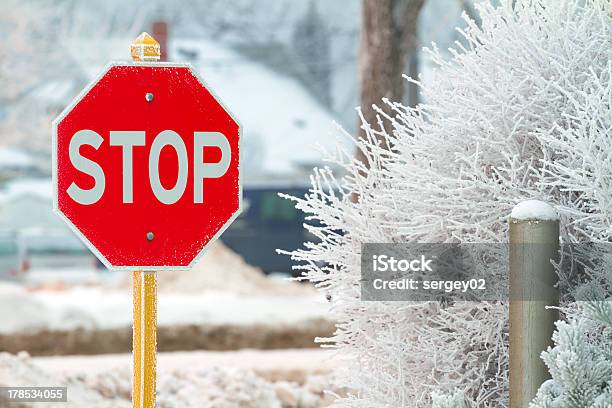 Znak Stop - zdjęcia stockowe i więcej obrazów Bez ludzi - Bez ludzi, Czerwony, Dzień