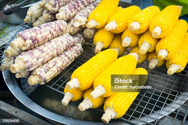 Corn Auf Barbecue Stockfoto und mehr Bilder von Fotografie - Fotografie, Gartengrill, Gelb