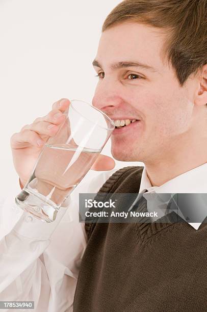 Man 飲料水のサイド - 1人のストックフォトや画像を多数ご用意 - 1人, ガラス, グラス