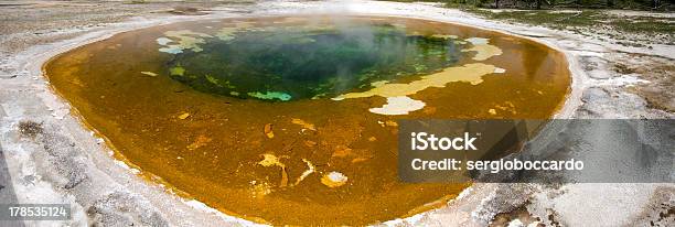 Panoramica Di Geyser Di Yellowstone - Fotografie stock e altre immagini di Acqua - Acqua, Ambientazione esterna, Ambiente