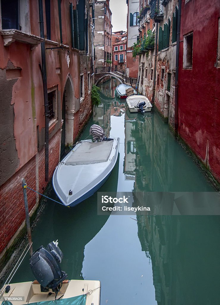 Pequeño canal en Venecia, Italia. - Foto de stock de Aire libre libre de derechos