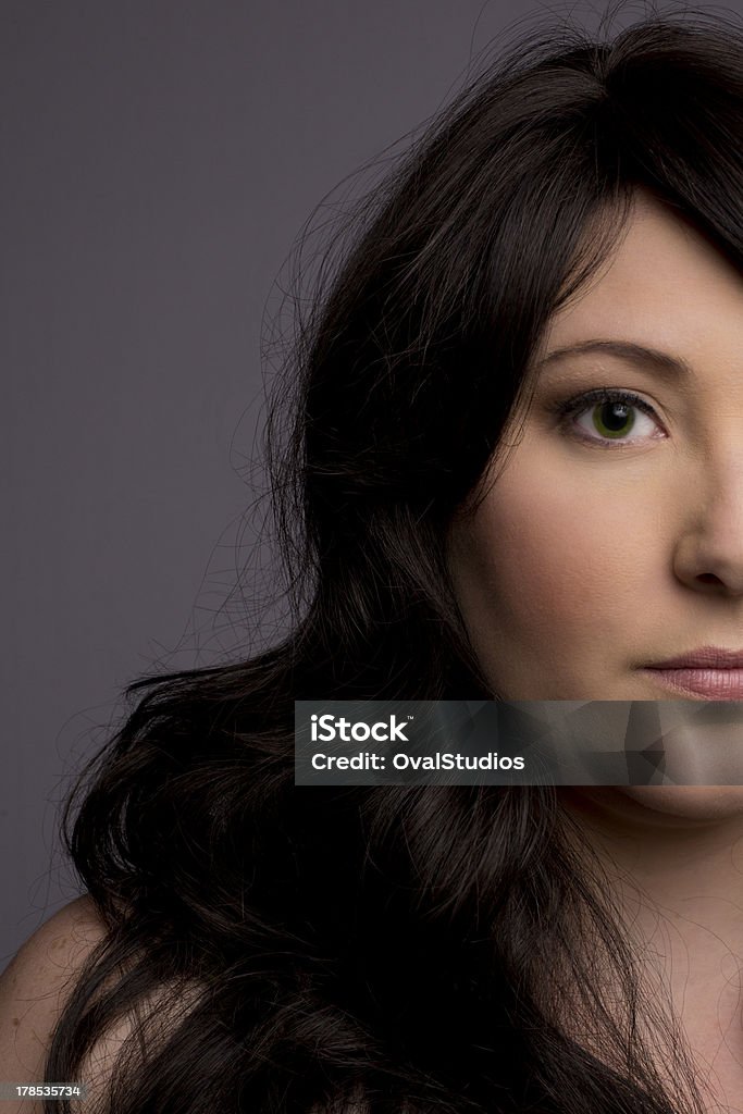 Zdjęcie z Atrakcyjna kobieta Brunette - Zbiór zdjęć royalty-free (Brązowe włosy)