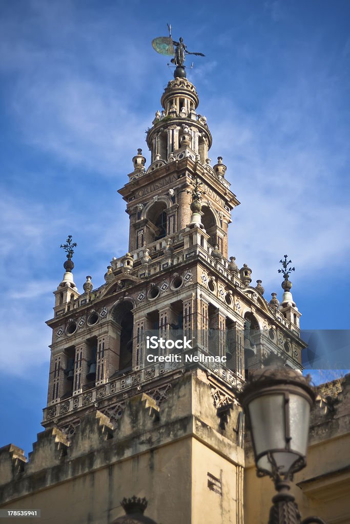 Siviglia in Andalusia, Spagna. Giralda della famosa cattedrale - Foto stock royalty-free di Andalusia