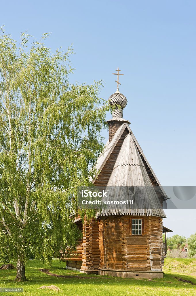 Igreja russa, de madeira. - Foto de stock de Aldeia royalty-free