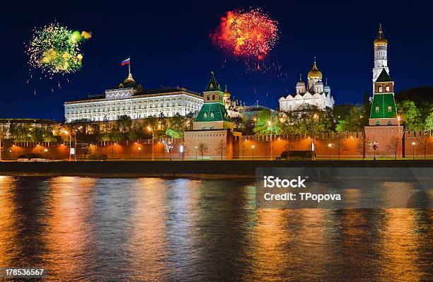 Fogos De Artifício Sobre O Kremlin De Moscovo - Fotografias de stock e mais imagens de Ao Ar Livre - Ao Ar Livre, Arquitetura, Bandeira