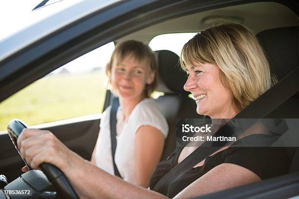 中年の女性娘駆動車 - 運転するのストックフォトや画像を多数ご用意 - 運転する, シニア世代, 女性