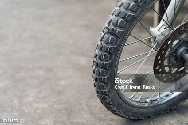 Offroadmotorrad Tires Stockfoto und mehr Bilder von Rad - Rad, Schotterstrecke, Fahrrad