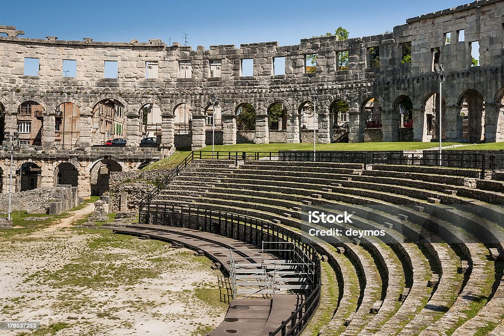 Ruinas del antiguo Anfiteatro romano en Pula, Croacia - Foto de stock de Acontecimiento libre de derechos