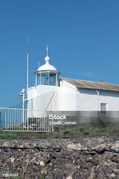 Foto de Farol e mais fotos de stock de Azul - Azul, Branco, Céu - Fenômeno natural