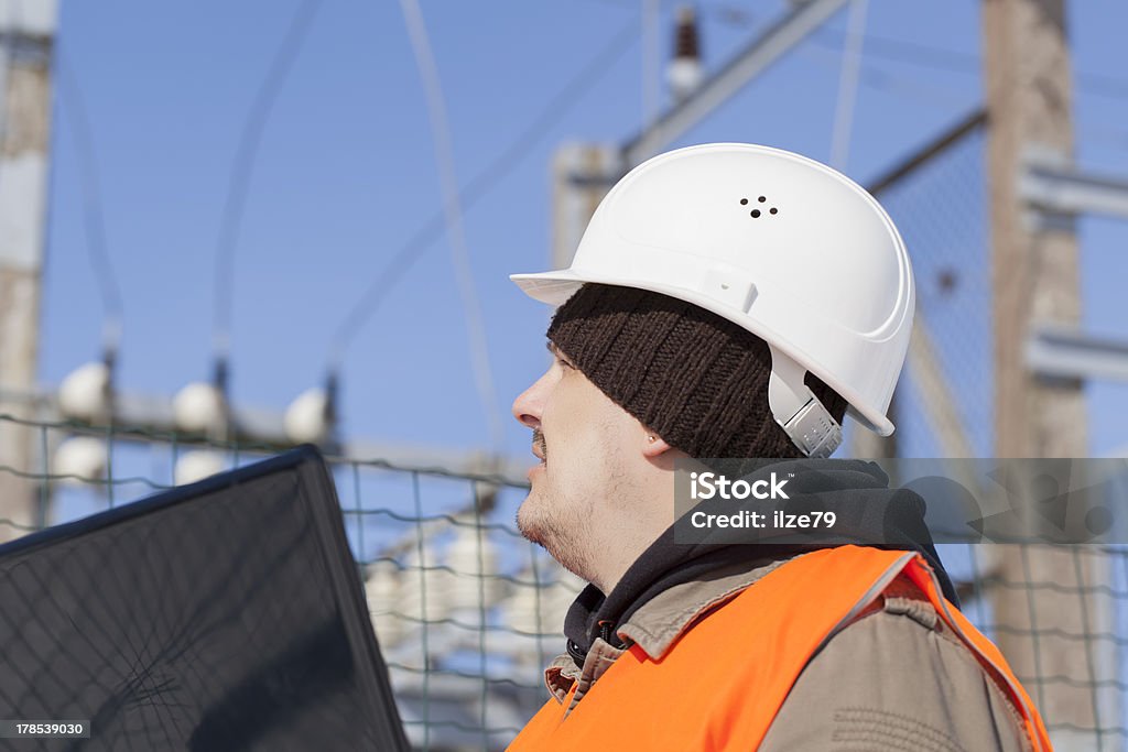 Electricista con PC - Foto de stock de Accesorio de cabeza libre de derechos