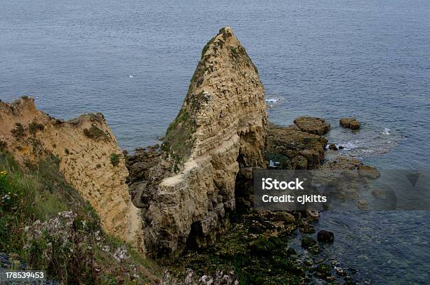 Pointe Du Hoc - Fotografie stock e altre immagini di Armi - Armi, Braccio di mare, Caratteristica della terra