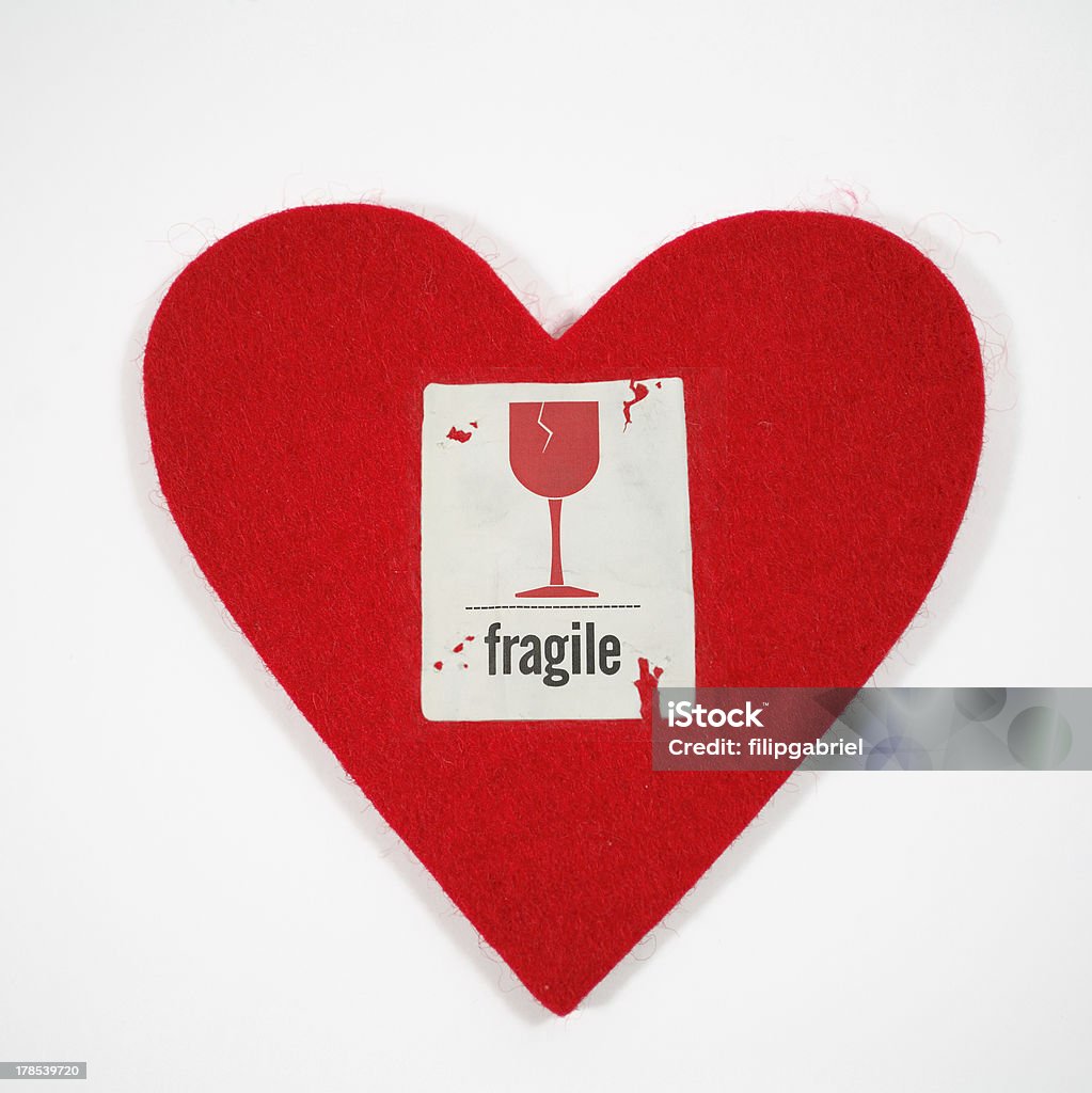 Cuore con un adesivo fragile - Foto stock royalty-free di Accudire