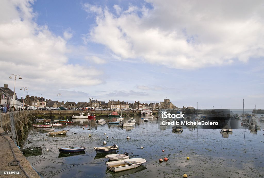 Harbor en Bretagne en la marea baja tiempo - Foto de stock de Francia libre de derechos