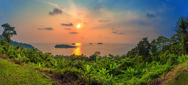 istock islands in the sunset 178539787