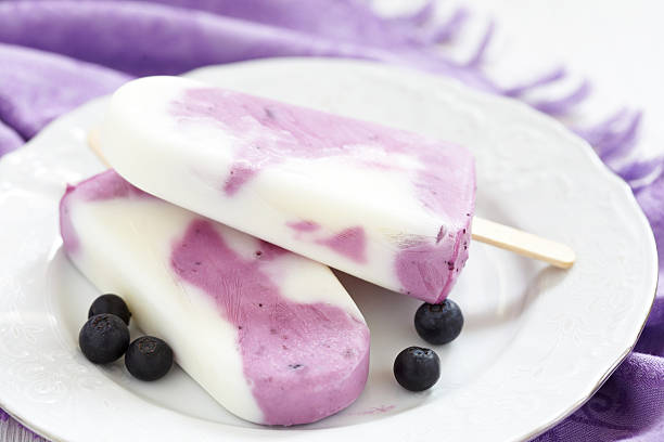 istock Blueberry yogurt ice cream popsicle 178540199
