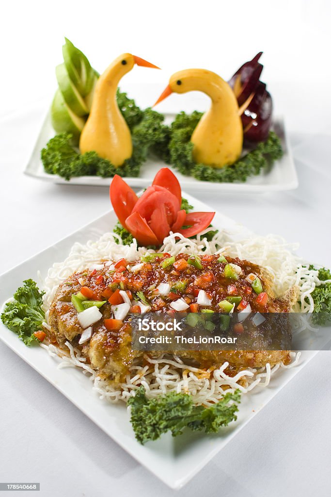 Seebarsch mit Ingwer-Sauce und Kokos-Nudeln - Lizenzfrei Asiatische Kultur Stock-Foto