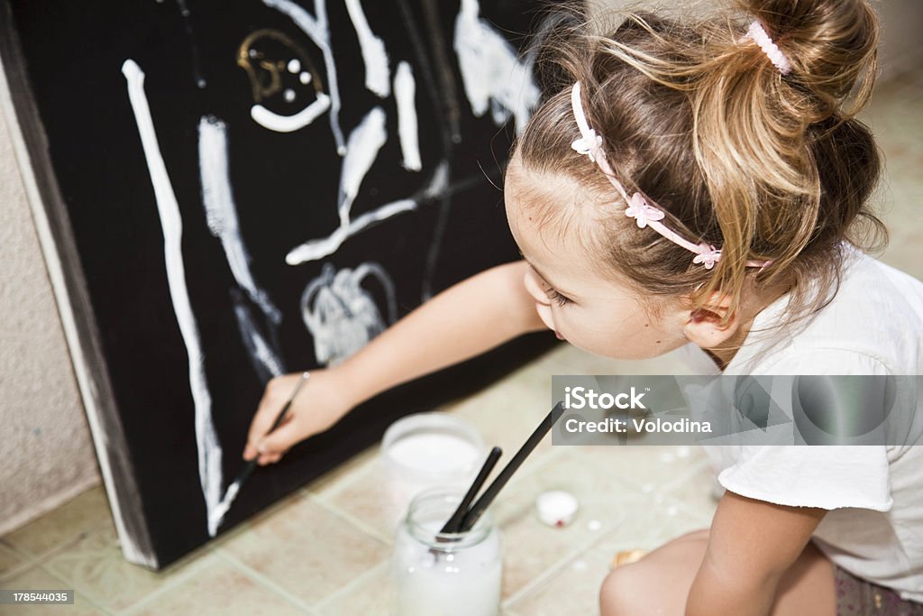 Chica pintura de una imagen - Foto de stock de Abstracto libre de derechos