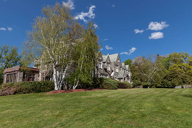 istock House with trimmed lawn 178545522