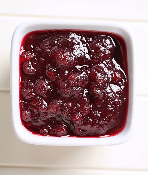 berry coulis de fruits - jellied cranberries photos et images de collection