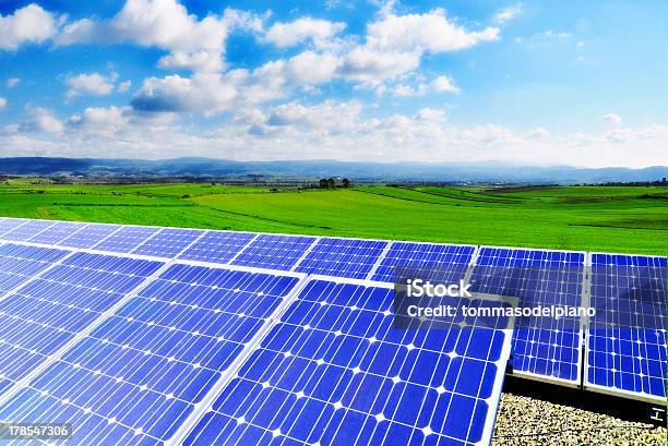 光起電性パネル - イノベーションのストックフォトや画像を多数ご用意 - イノベーション, グリーンテクノロジー, ソーラーパネル