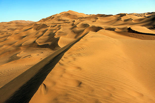 kuvapankkikuvat ja rojaltivapaat kuvat aiheesta hiekkadyyni - sand mountain