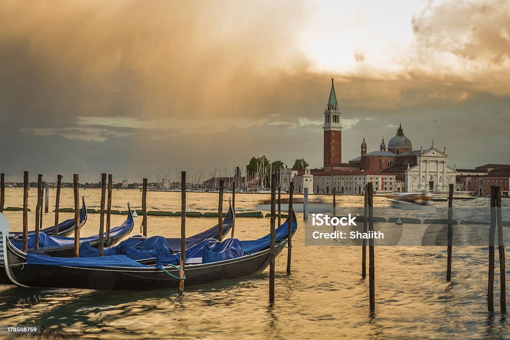 Gôndola e a Igreja de San Giorgio Maggiore no pôr-do-sol, Veneza - Foto de stock de Arquitetura royalty-free