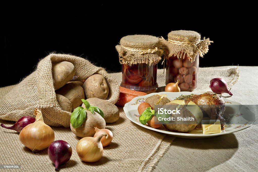 Jaqueta Rural refeição com batatas assadas, legumes e carne - Foto de stock de Alimentação Saudável royalty-free