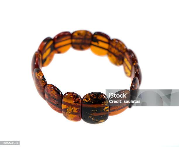 Photo libre de droit de Bracelet En Orange Isolé Sur Blanc banque d'images et plus d'images libres de droit de Accessoire - Accessoire, Ambre, Bijou