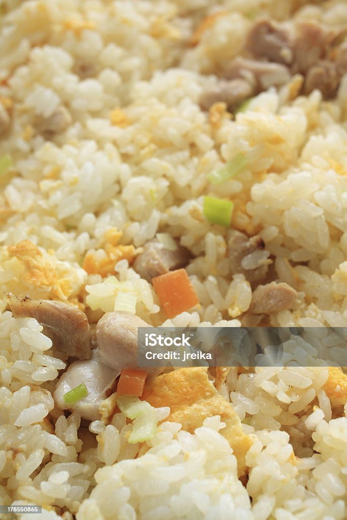 Comida chinesa e ovo, arroz frito com frango - Foto de stock de Arroz - Alimento básico royalty-free