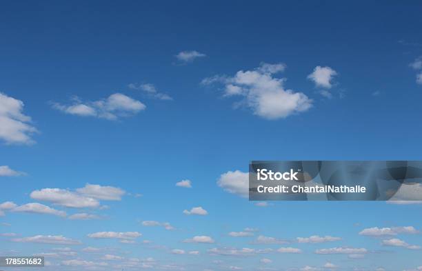 Голубое Небо Фон — стоковые фотографии и другие картинки Без людей - Без людей, Ветер, Время года