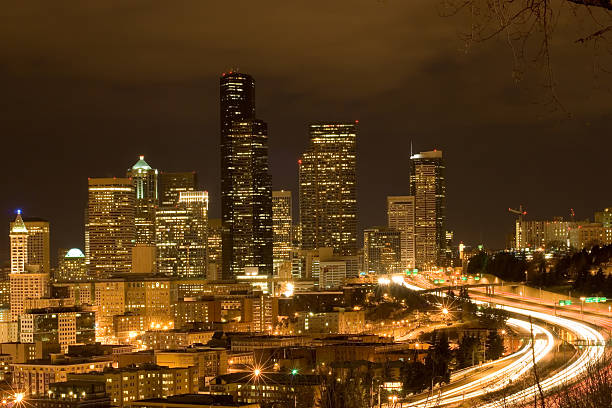Seattle at night Seattle panorama and interstate I-5 traffic north pacific ocean globe stock pictures, royalty-free photos & images